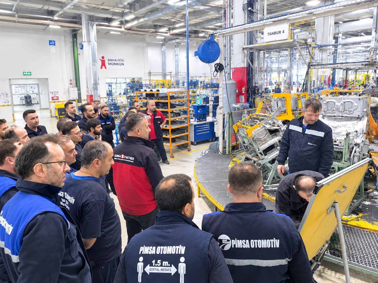 Gemba Partner team delivering standard work and risk anticipation training on the shop floor