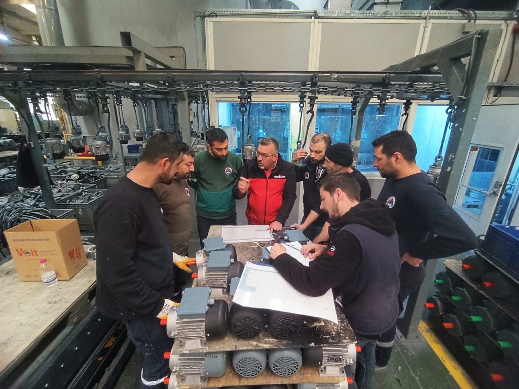 Gemba Partner consultant carrying out an improvement activity with employees on the shop floor